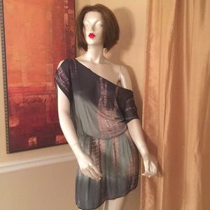 Letarte hand made beach cover.